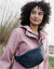 Sac banane en polyamide recyclé(**) (bleu marine)