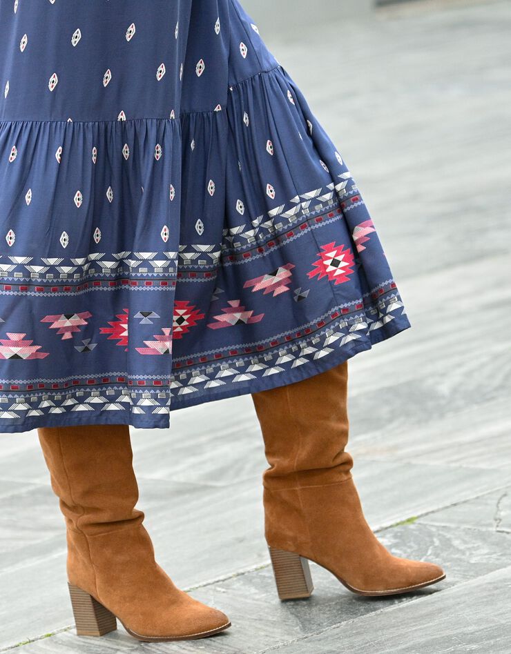 Robe longue volantée imprimé folk (indigo / rouge) Robe longue volantée imprimé folk (indigo / rouge)