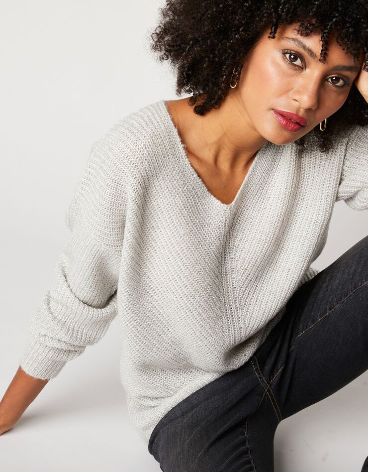 Pull col V, maille anglaise toucher mohair (gris chiné) Pull col V, maille anglaise toucher mohair (gris chiné)