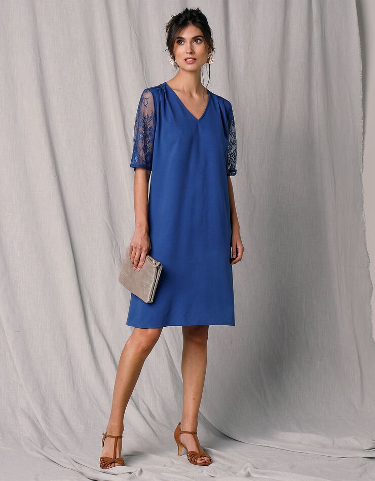 Robe courte manches aux coudes crêpe et dentelle (bleu) Robe courte manches aux coudes crêpe et dentelle (bleu)