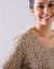 T-shirt col rond manches courtes imprimé (beige / noir)