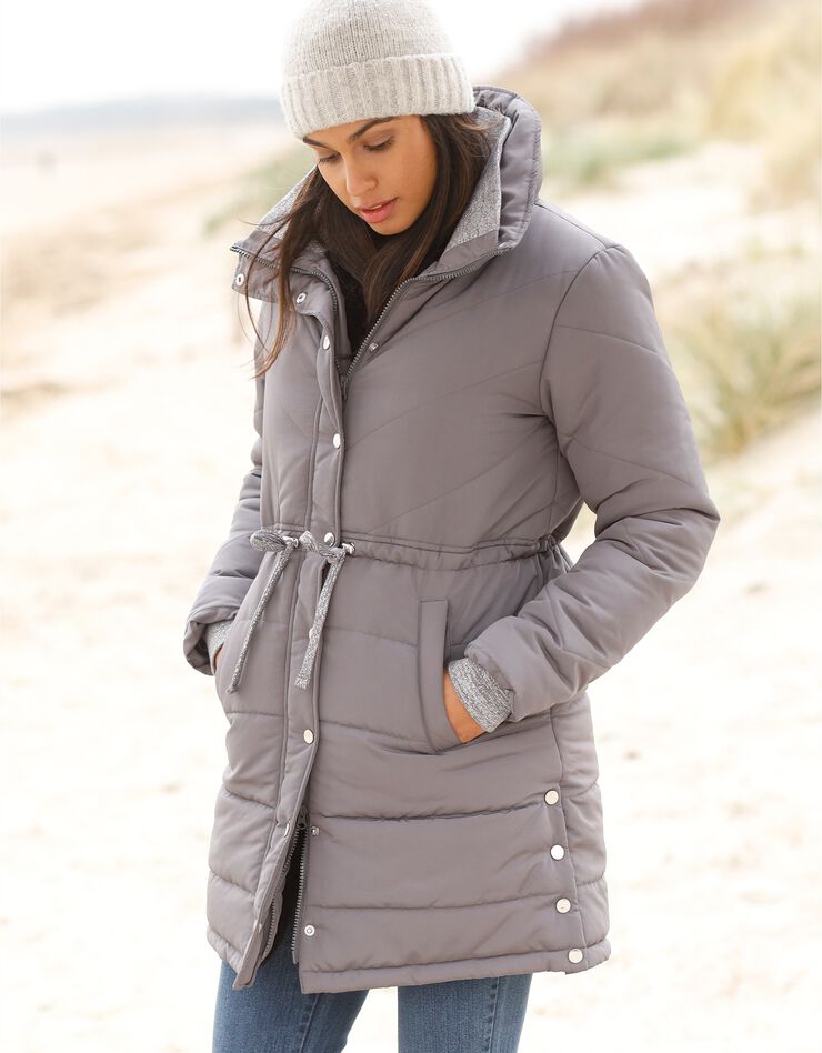 Doudoune longue matelassée imperméable (gris) Doudoune longue matelassée imperméable (gris)