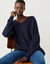 Pull col V &agrave; c&ocirc;tes en biais, maille anglaise (marine)