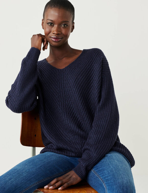 Pull col V &agrave; c&ocirc;tes en biais, maille anglaise (marine)