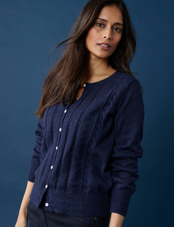 Gilet boutonn&eacute; col rond, maille fantaisie (marine)