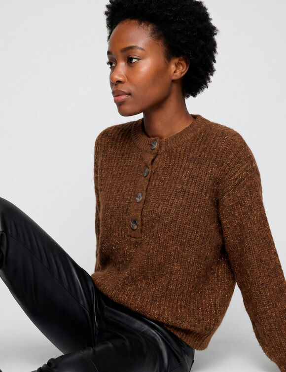 Pull loose col tunisien boutonn&eacute;, maille anglaise fils brillants (marron)