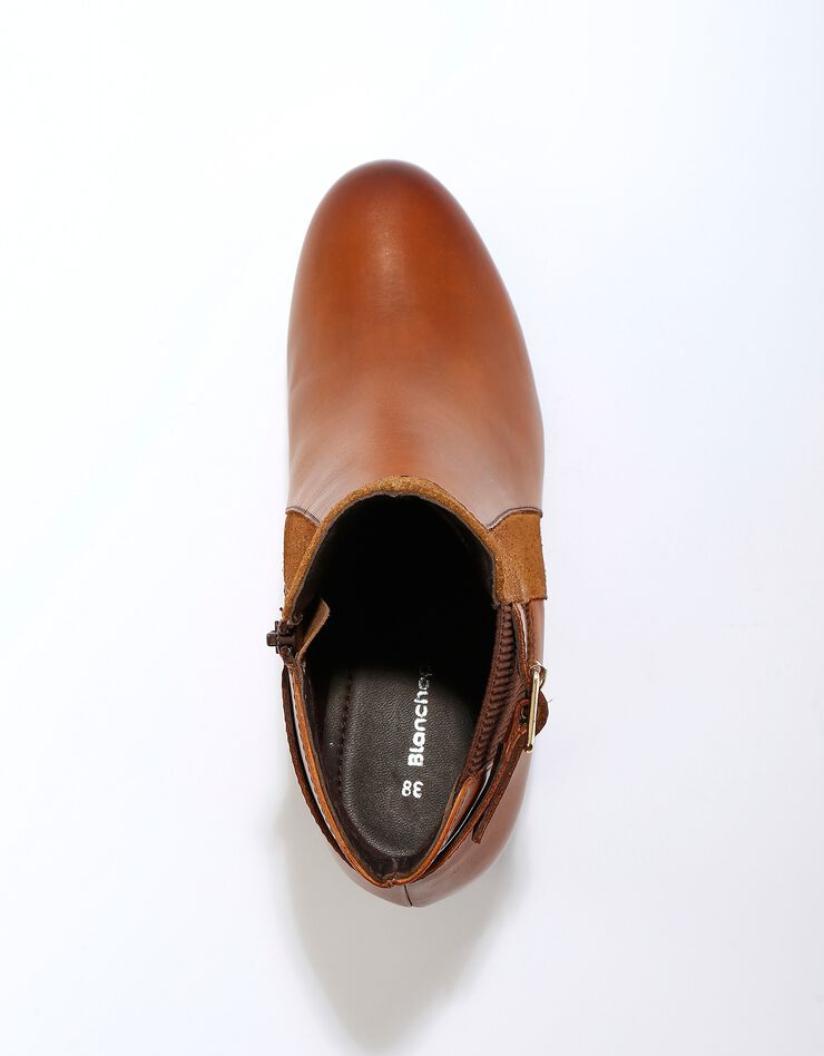Boots en cuir bimatière élastiquées à boucle et à talon (caramel)