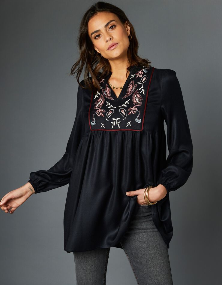 Blouse brodée manches longues (noir) Blouse brodée manches longues (noir)