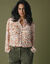 Blouse volantée imprimée, crépon (écru / miel)