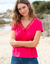 T-shirt col V dentelle (framboise)