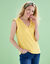 Débardeur col V, détail dos broderie anglaise (jaune)