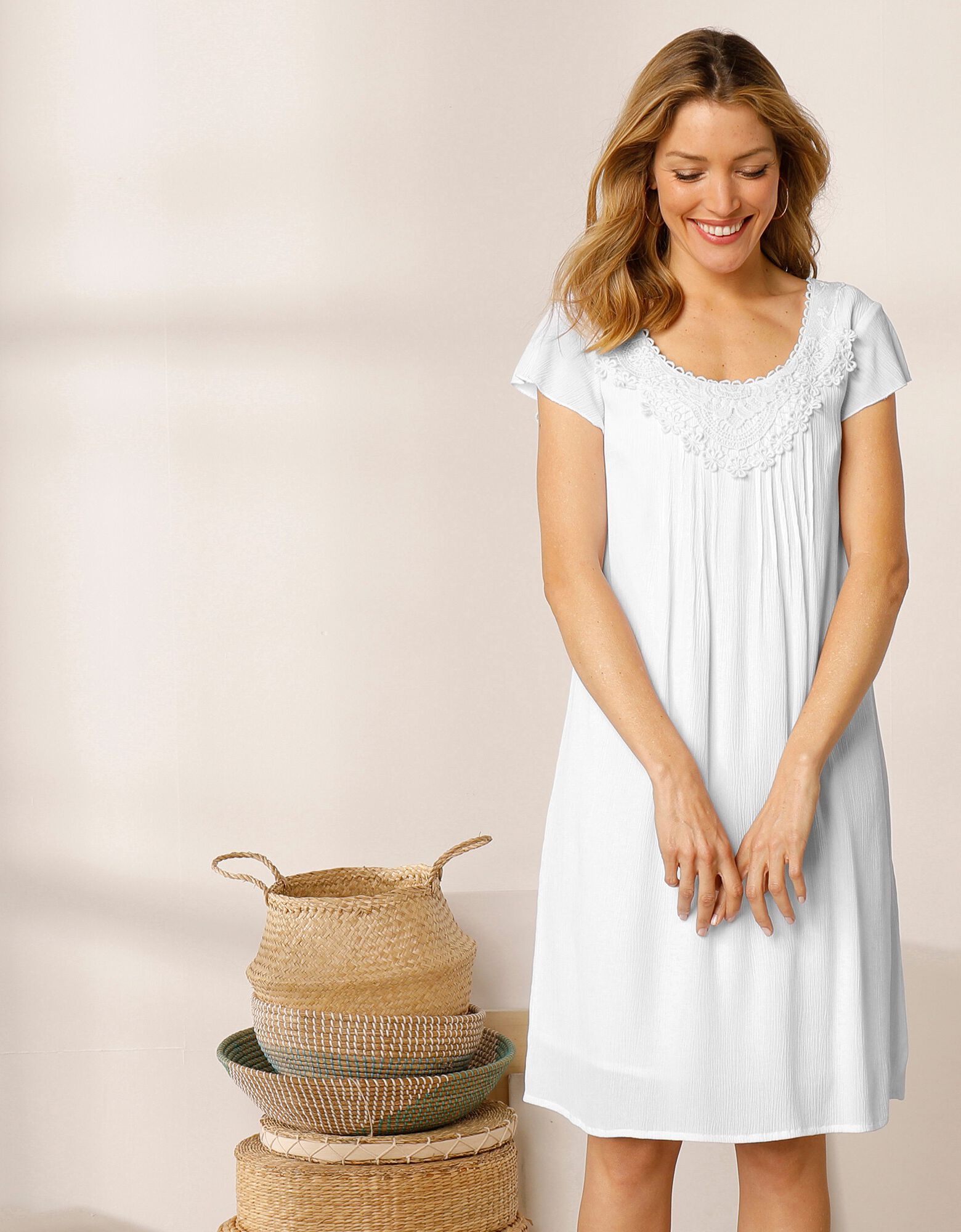 Robe macram?� unie, cr?�pon, blanc | Blancheporte