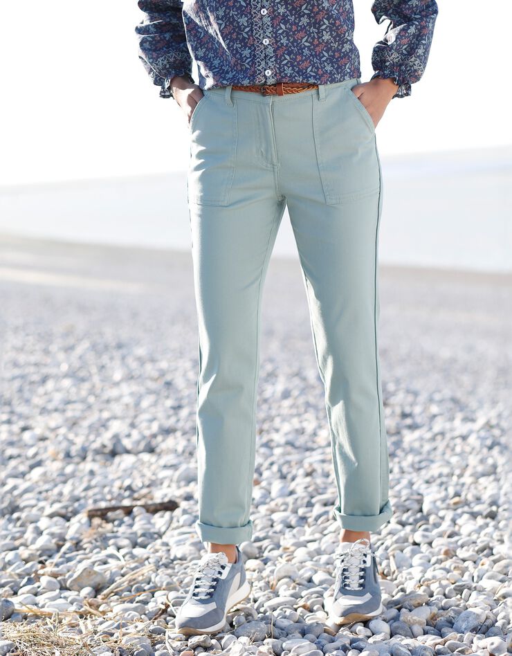 Pantalon chino à poches plaquées (vert) Pantalon chino à poches plaquées (vert)