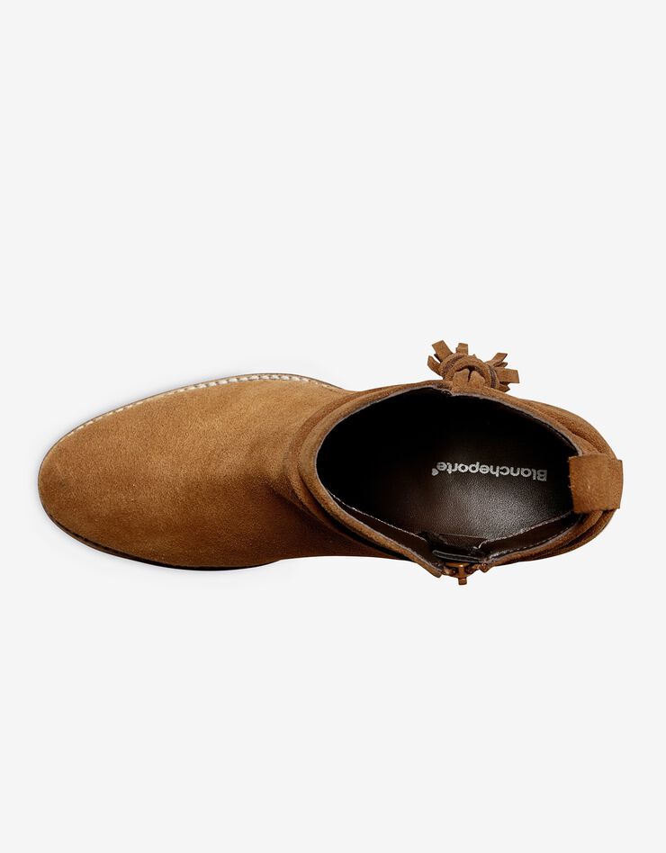 Boots en croûte de cuir à talon et pompons (beige foncé) Boots en croûte de cuir à talon et pompons (beige foncé)
