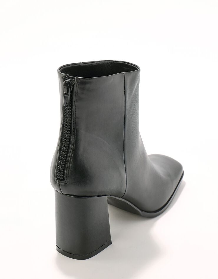 Boots à talon à bout carré (noir) Boots à talon à bout carré (noir)