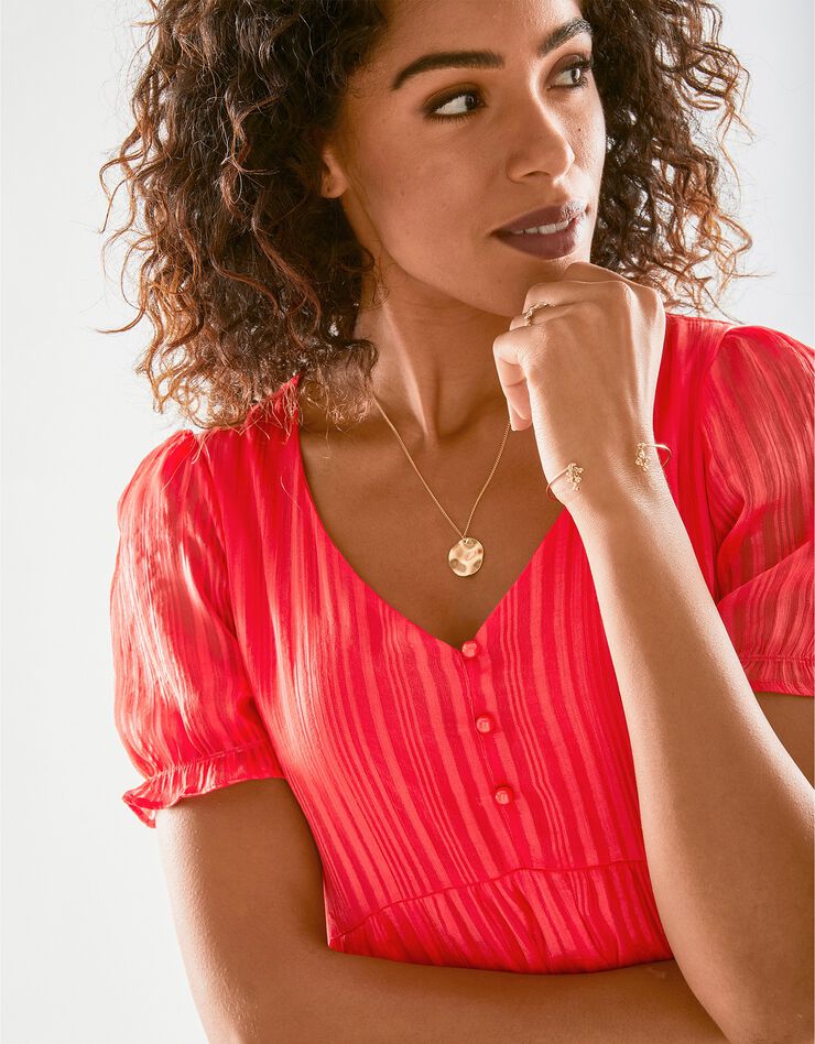 Robe courte unie, voile et fils et brillants (rouge) Robe courte unie, voile et fils et brillants (rouge)