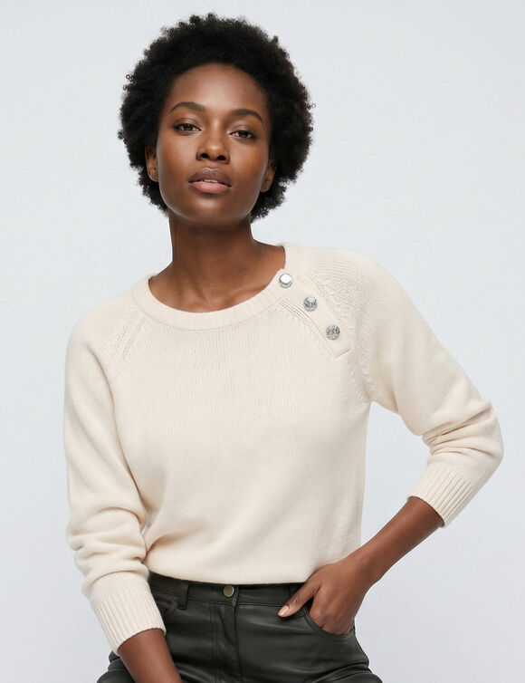 Pull &eacute;paule boutonn&eacute;e bijoux (&eacute;cru)