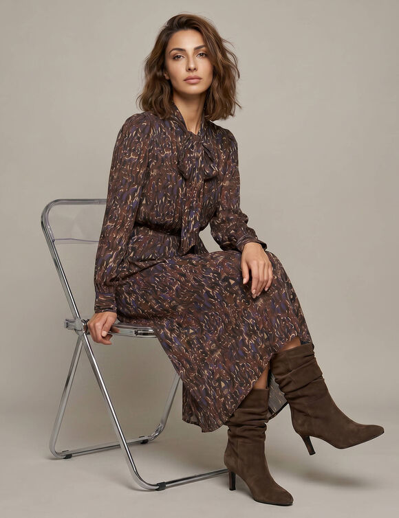Robe longue col lavalli&egrave;re, imprim&eacute; tachiste (noir / violet)