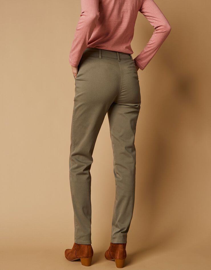 Pantalon chino à poches plaquées (kaki) Pantalon chino à poches plaquées (kaki)