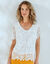 Blouse col V entièrement en macramé (écru)