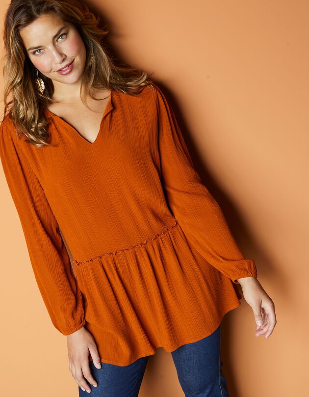 Blouse fluide volantée en crépon de viscose (caramel) Blouse fluide volantée en crépon de viscose (caramel)