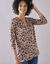 Tunique col boutonné imprimé peau-de-bête (beige / marine)