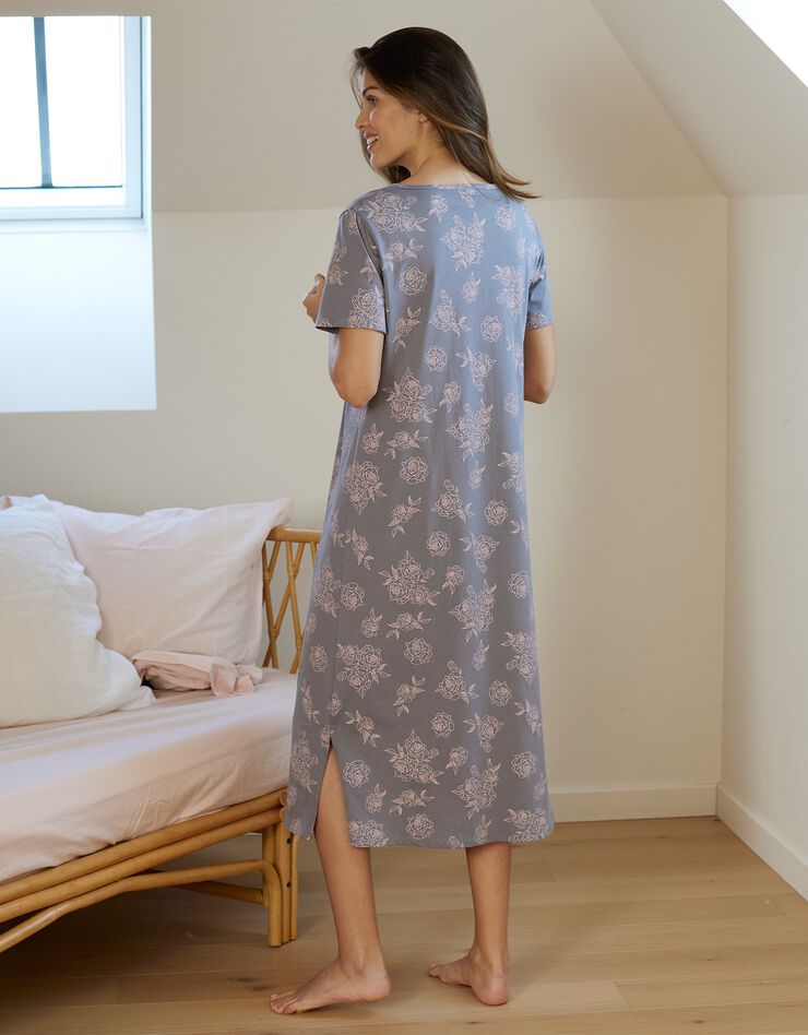 Chemise de nuit longue manches courtes imprimée "roses" (gris / rose) Chemise de nuit longue manches courtes imprimée "roses" (gris / rose)