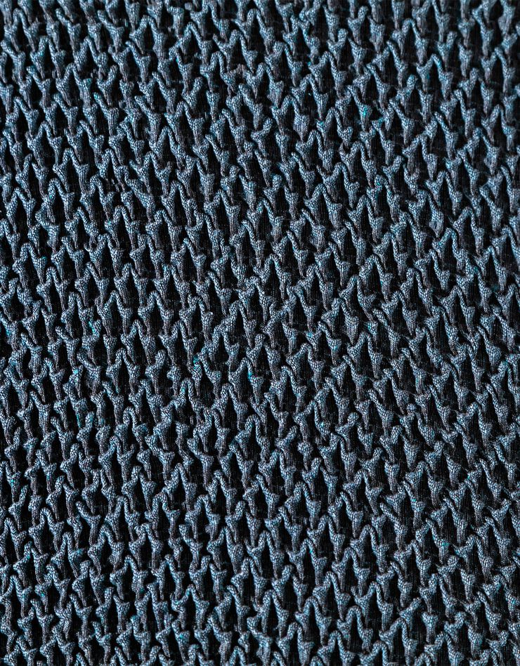Housse texturée bi-extensible spéciale canapé fauteuil à accoudoirs (bleu)