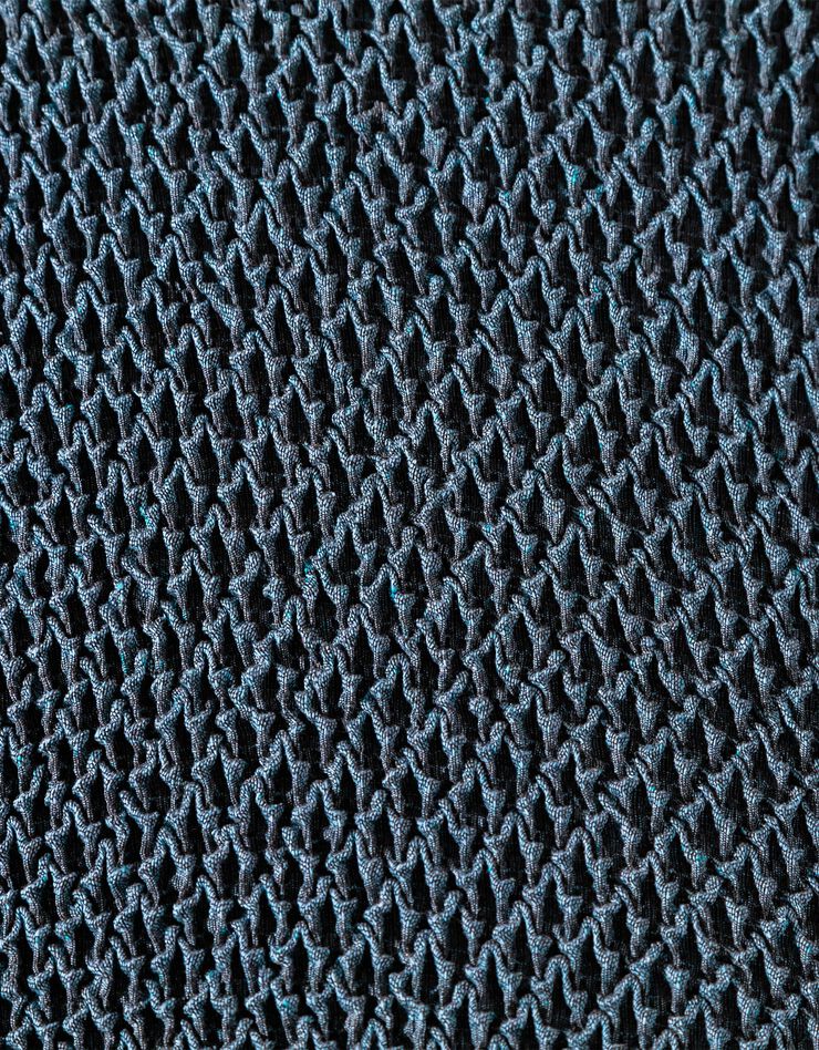 Housse texturée bi-extensible spéciale canapé fauteuil à accoudoirs (bleu)