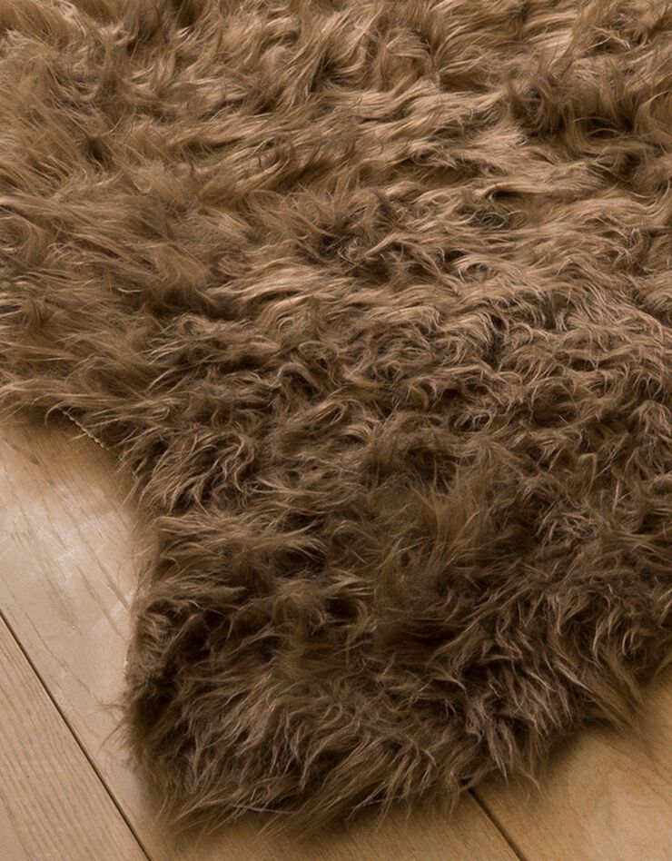 Tapis poils forme peau de bête (taupe) Tapis poils forme peau de bête (taupe)