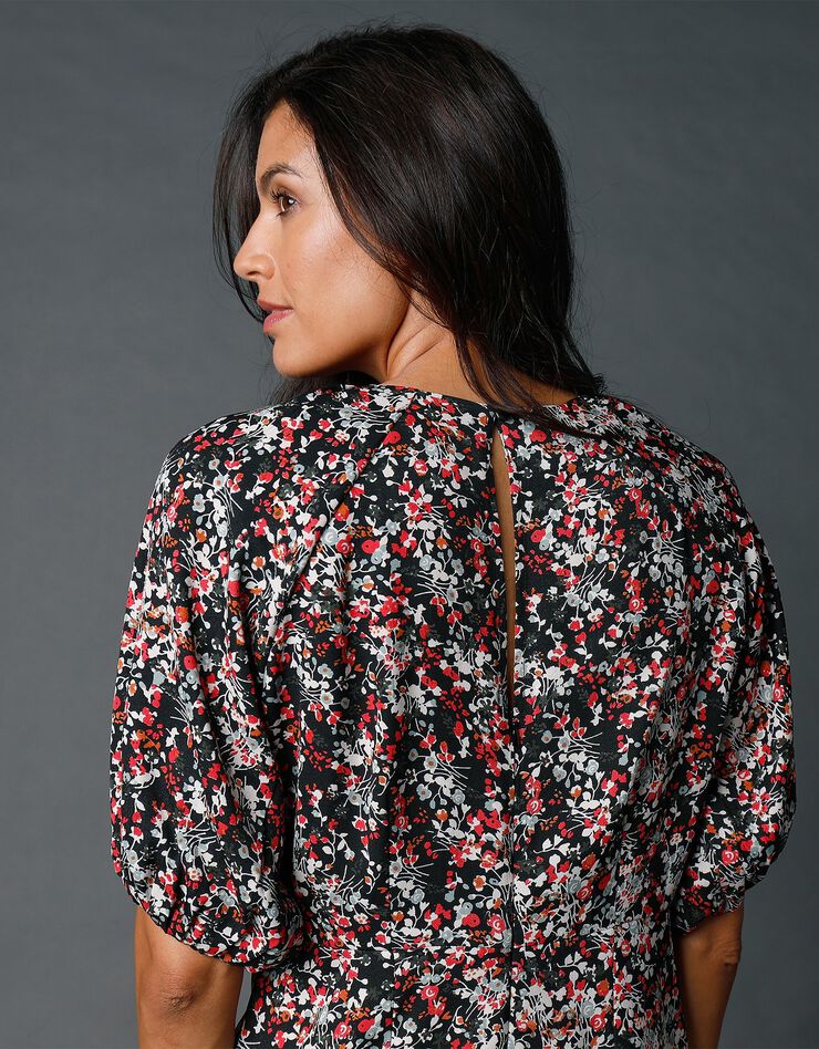 Robe longue imprimée froncée (noir / rose) Robe longue imprimée froncée (noir / rose)