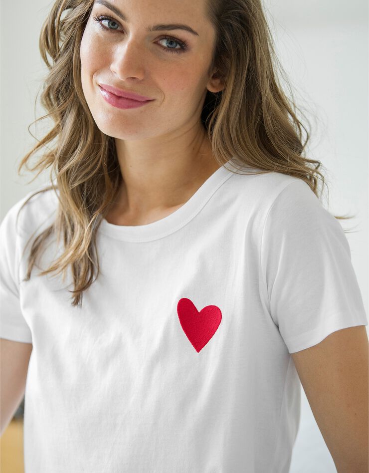 Tee-shirt uni broderie coeur manches courtes (blanc) Tee-shirt uni broderie coeur manches courtes (blanc)