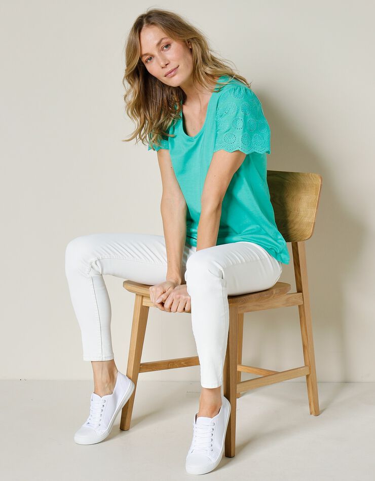 Tee-shirt col V, manches courtes broderie anglaise (menthe)