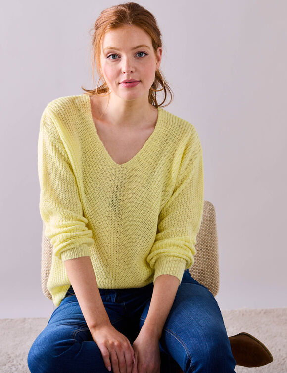 Pull col V, maille anglaise toucher doux (jaune pâle)
