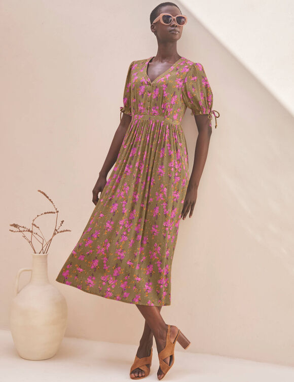 Robe imprim&eacute;e manches courtes en cr&eacute;pon (vert olive)