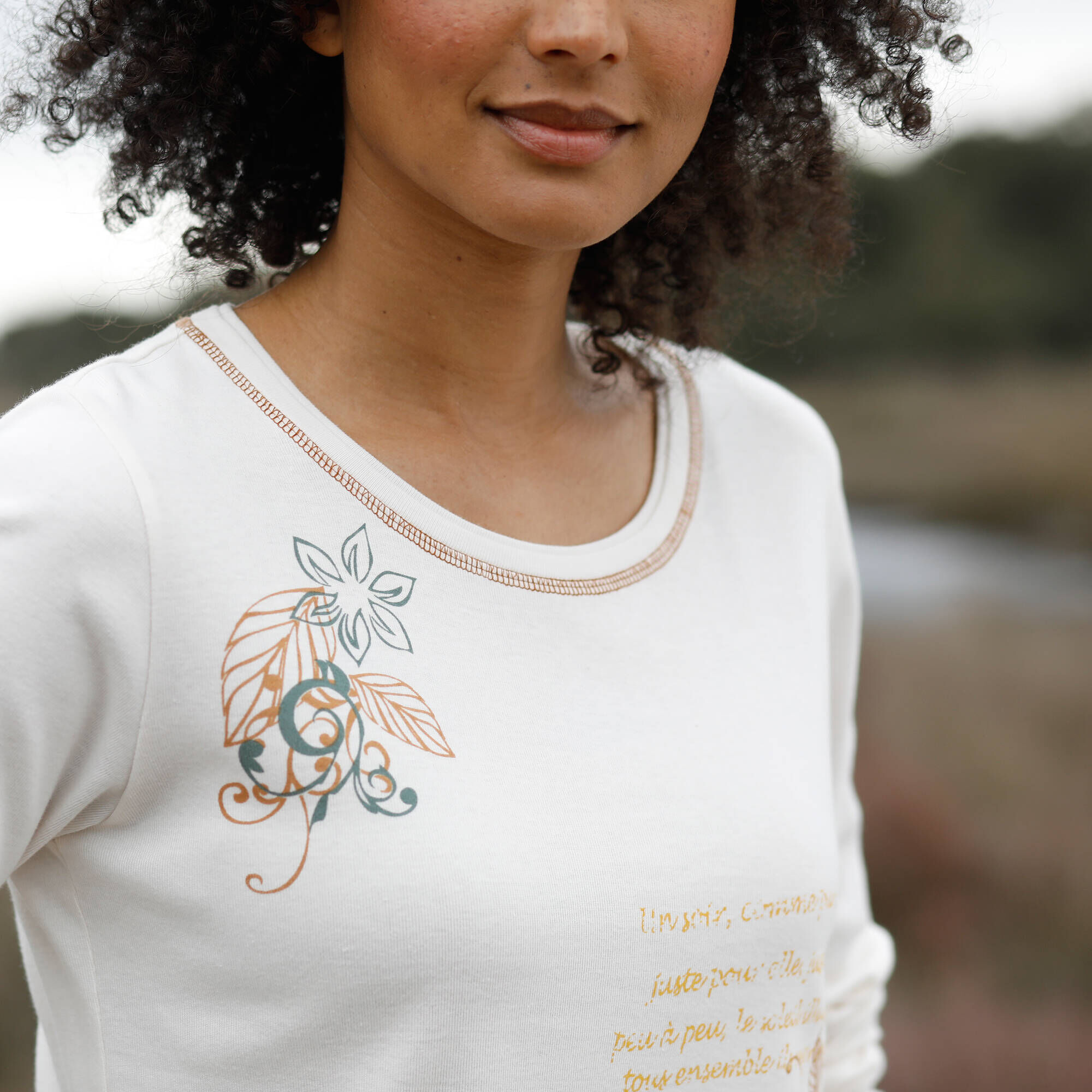 T-shirt Manches Longues Blanche Porte – Gris à Fleurs Noires – Taille 36 – 100% Polyester