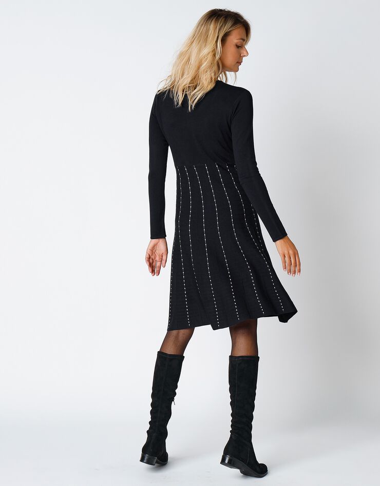 Robe pull forme danseuse, jupe évasée. (noir) Robe pull forme danseuse, jupe évasée. (noir)