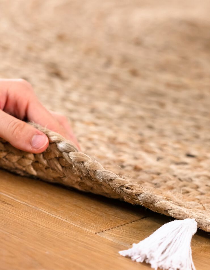 Tapis rond en jute avec pompons de couleur (blanc)