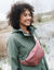 Sac banane en polyamide recyclé(**) (rose foncé)