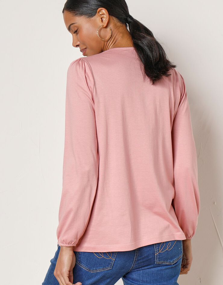 Tee-shirt uni col V finition macramé, manches 3/4 (bois de rose) Tee-shirt uni col V finition macramé, manches 3/4 (bois de rose)