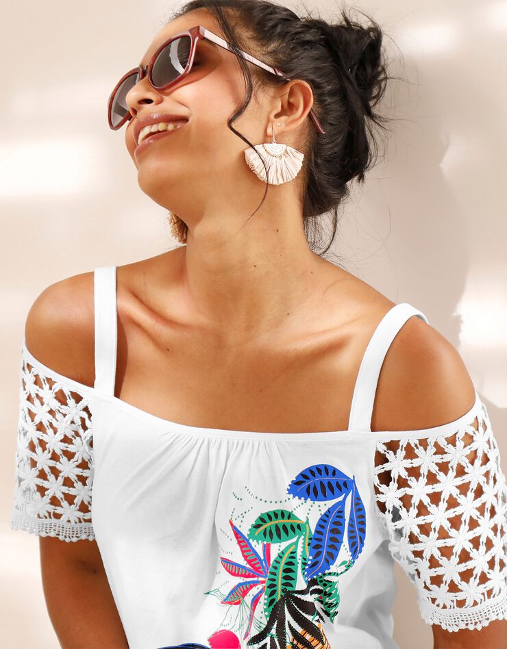 Tee-shirt imprimé épaules dénudées (blanc) Tee-shirt imprimé épaules dénudées (blanc)