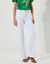Pantalon twill coupe large taille haute, stature moyenne (blanc)