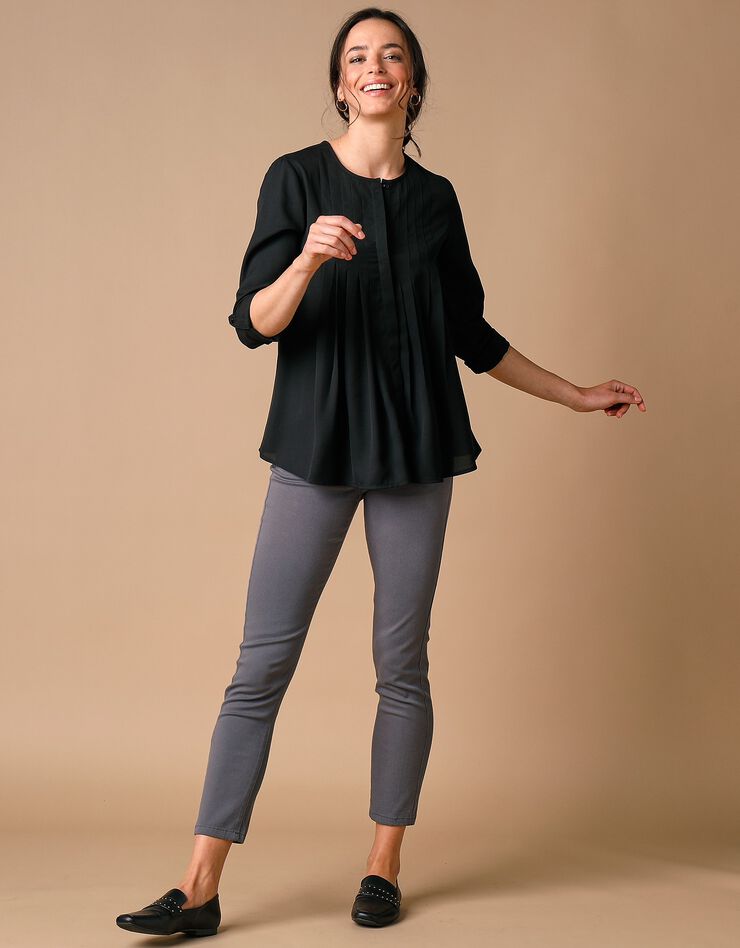 Blouse boutonnée à plis évasée unie, crêpe (noir) Blouse boutonnée à plis évasée unie, crêpe (noir)