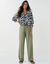 Blouse bicolore col tunisien, manches coudes smockées (noir / beige) Blouse bicolore col tunisien, manches coudes smockées (noir / beige)