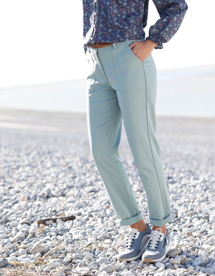 Pantalon chino à poches plaquées (vert) Pantalon chino à poches plaquées (vert)