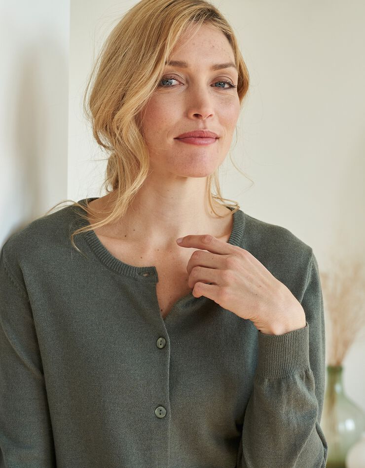 Cardigan boutonné, laine d'agneau (kaki) Cardigan boutonné, laine d'agneau (kaki)