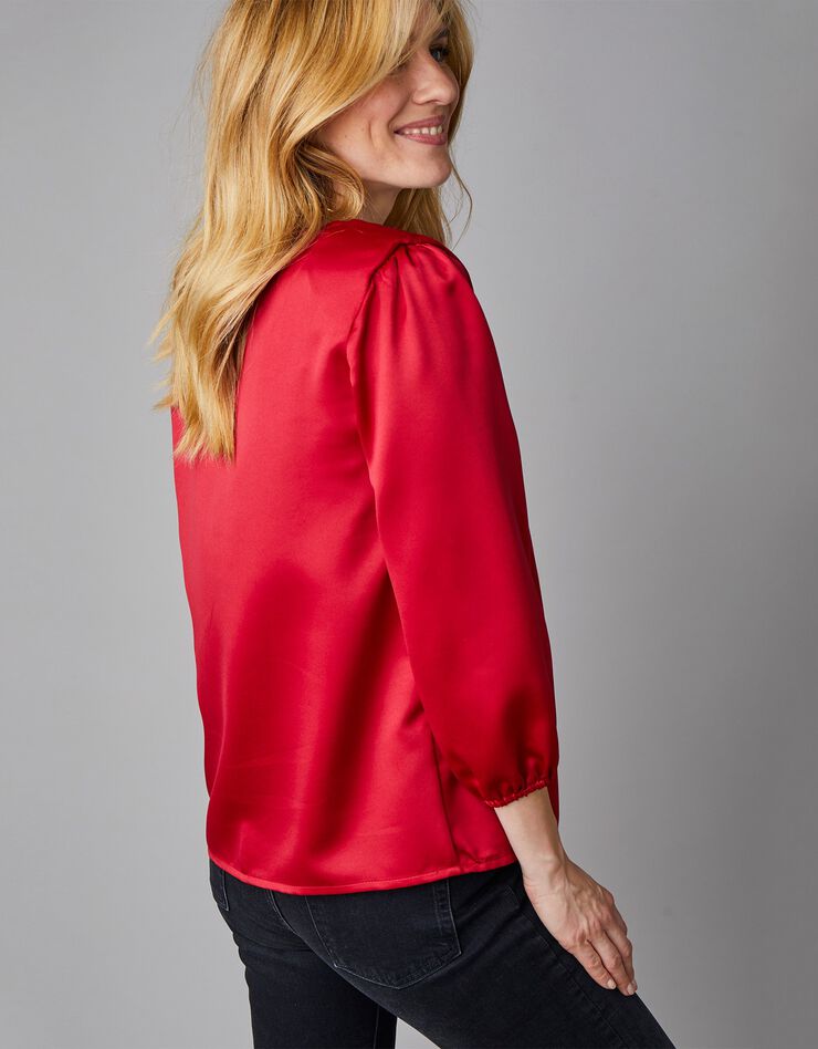 Blouse épaulée en satin uni (rouge foncé) Blouse épaulée en satin uni (rouge foncé)