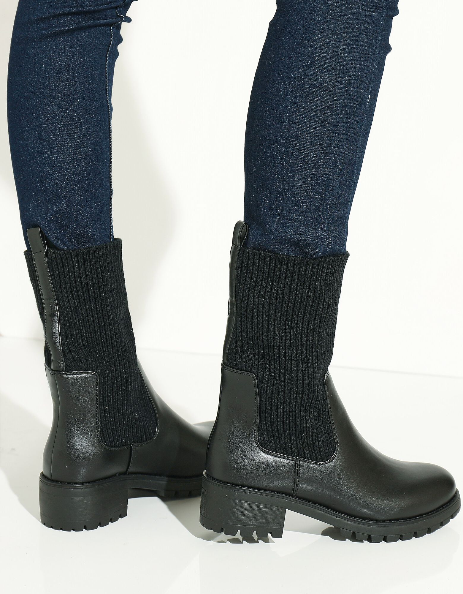 Boots plateforme à tige chaussette semelle crantée, noir Blancheporte