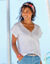 T-shirt col V dor&eacute; maille unie (blanc)