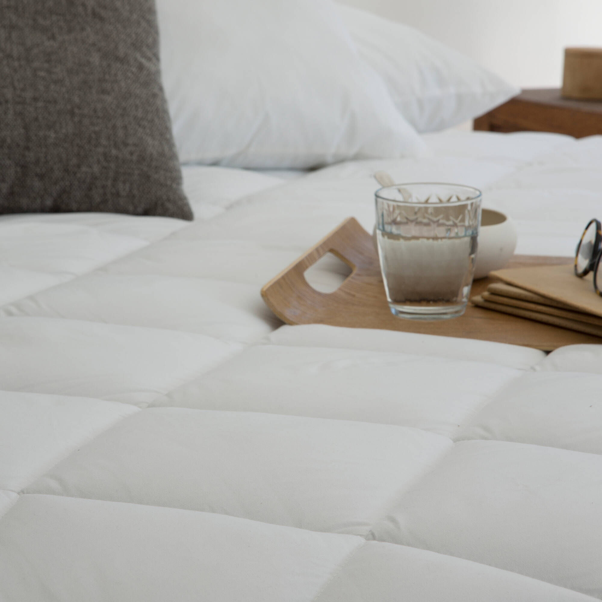 AJW-ConFORTIMA Protège-Matelas 160x200 Cm - Surmatelas Imperméable Respirant Et Antibactérien